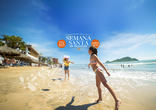 Familia jugando en la playa de Mazatlán