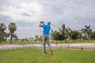 Man playing golf at El Cid Golf & Country Club