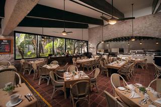 Vista del Restaurante El Patio, mostrando su espacio y estilo